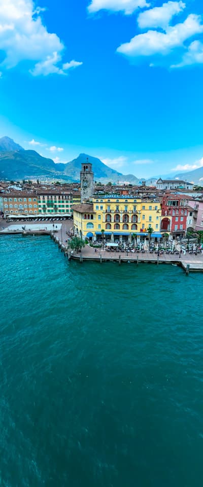 Riva del Garda vertical foto